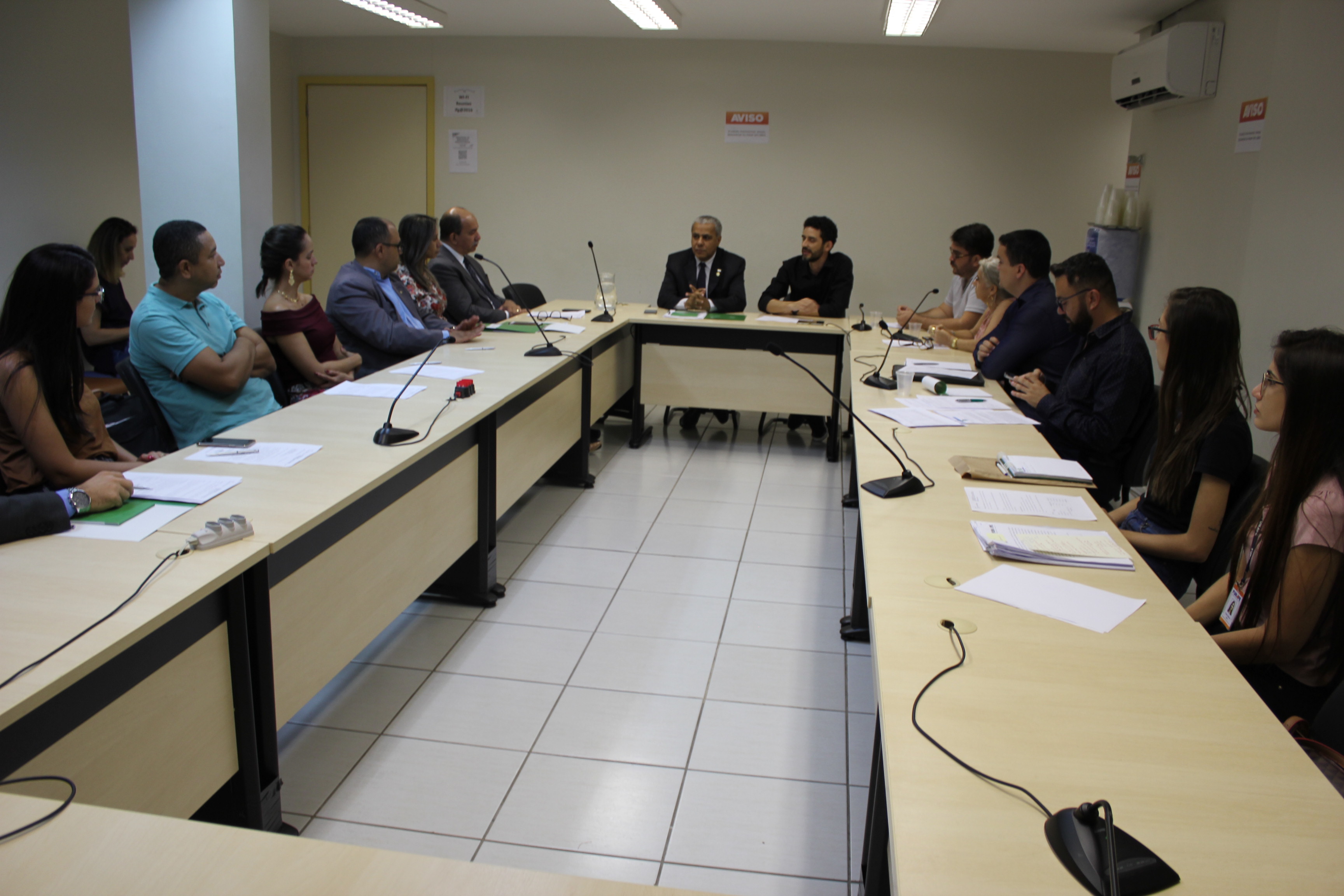 O reitor do IFG recebeu representantes da Diretoria-Geral de Administração Penitenciária e da Defensoria Pública